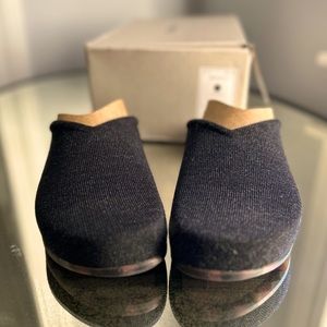 Rothy’s The Casual Clog in soft black